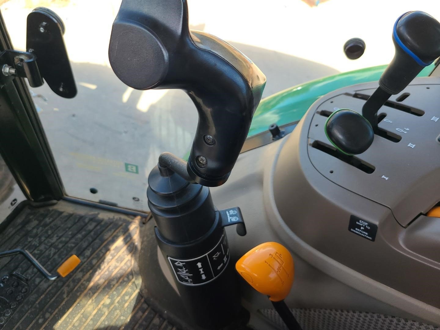 2014 John Deere 5085E (32)