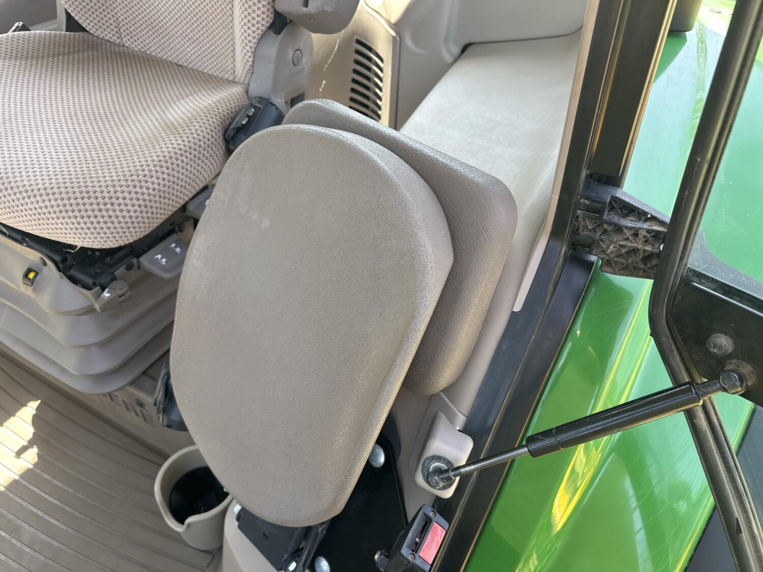 2014 John Deere 6115M (20)