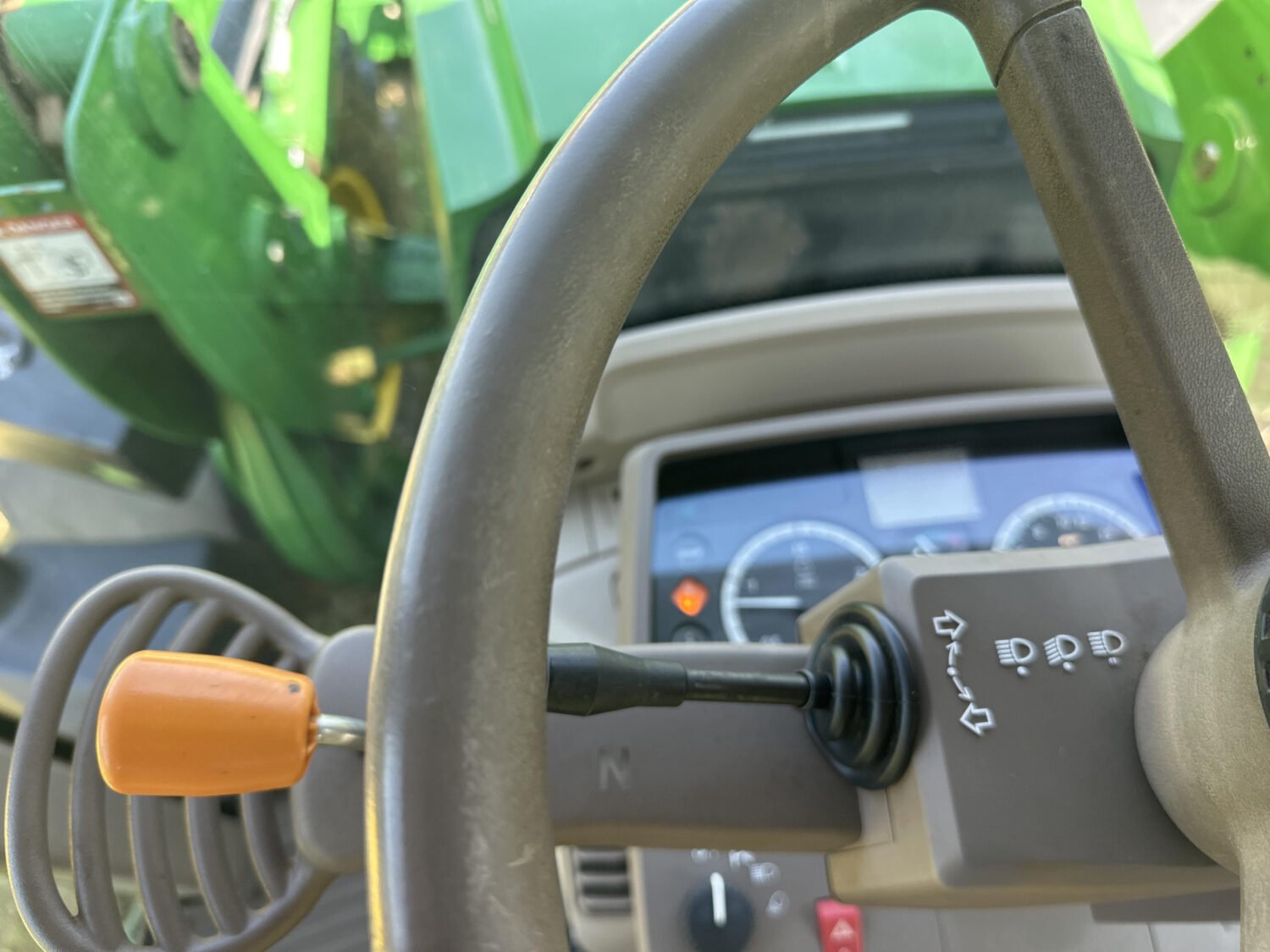 2014 John Deere 6115M (24)