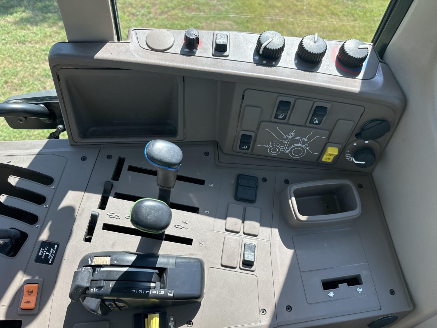 2014 John Deere 6115M (27)