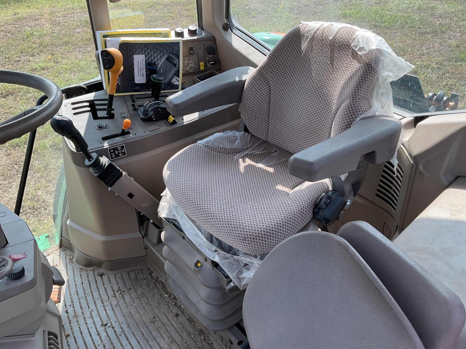 2015 John Deere 6125M (18)