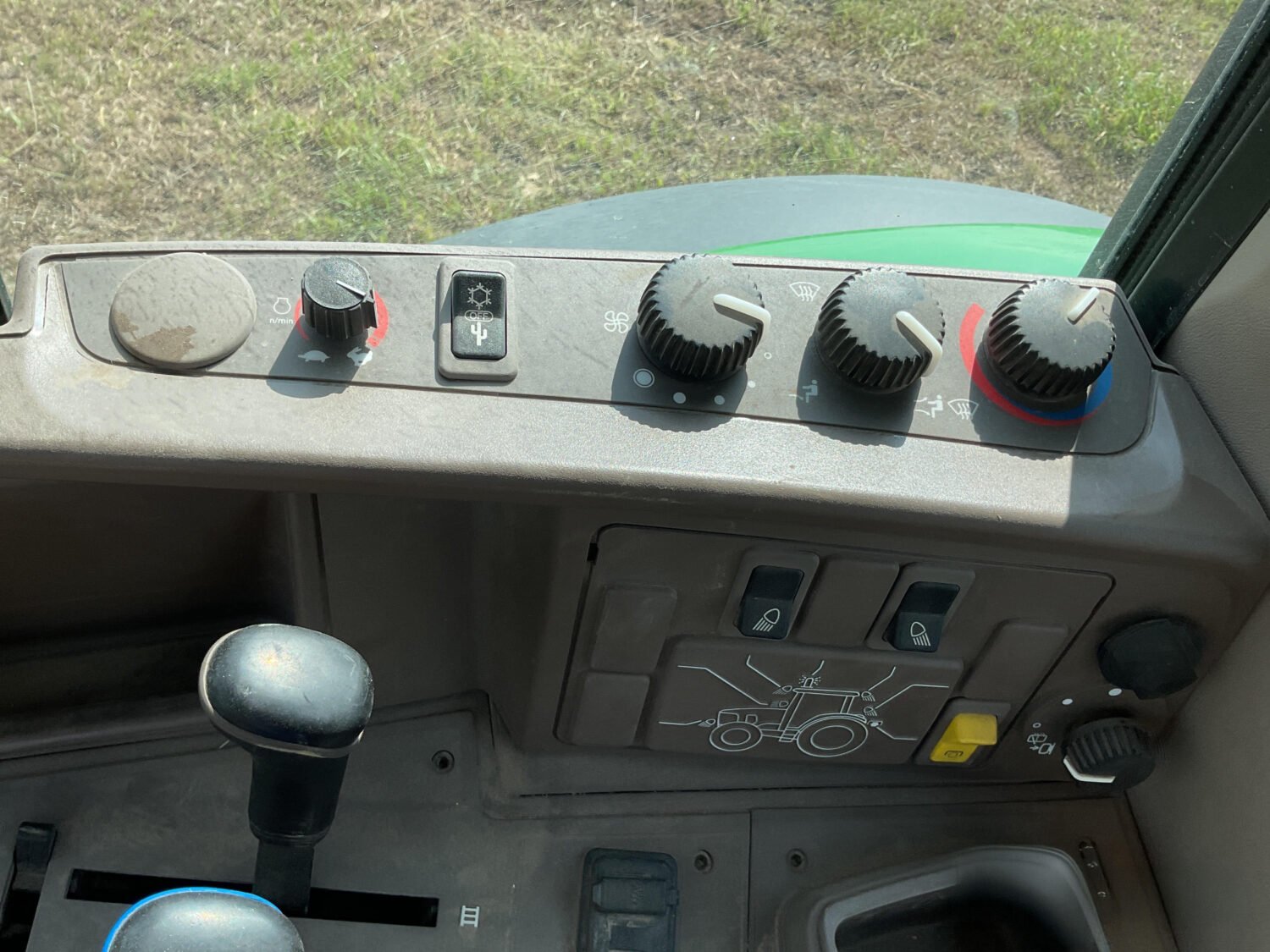 2015 John Deere 6125M (21)