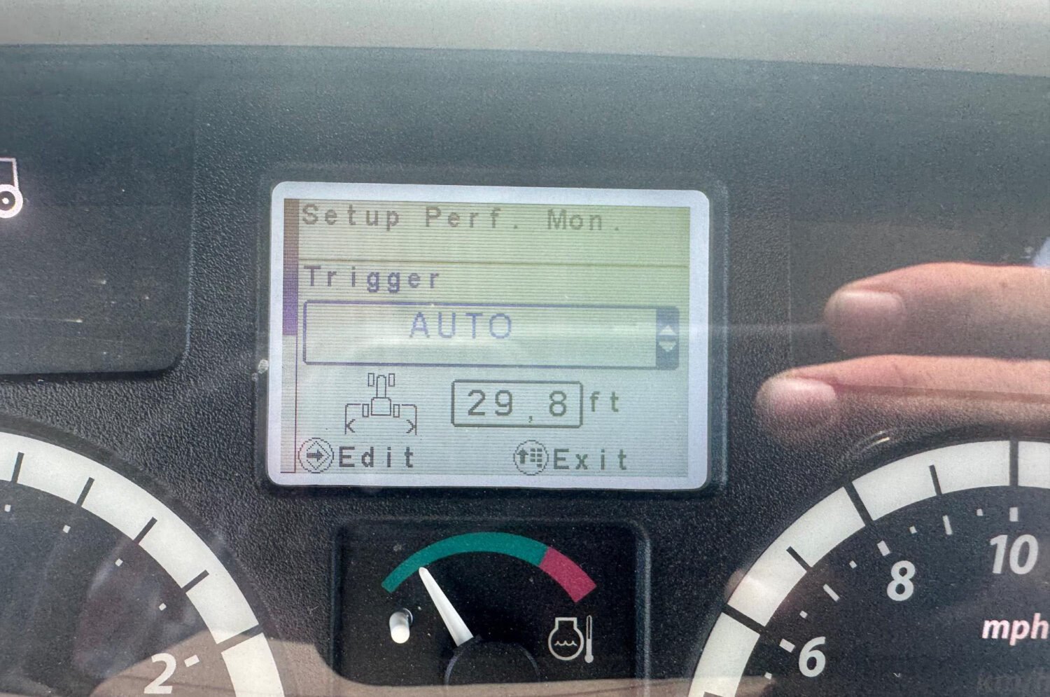 2015 John Deere 6125M (32)