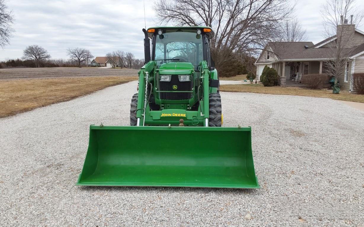 2016 John Deere 5075E (1)
