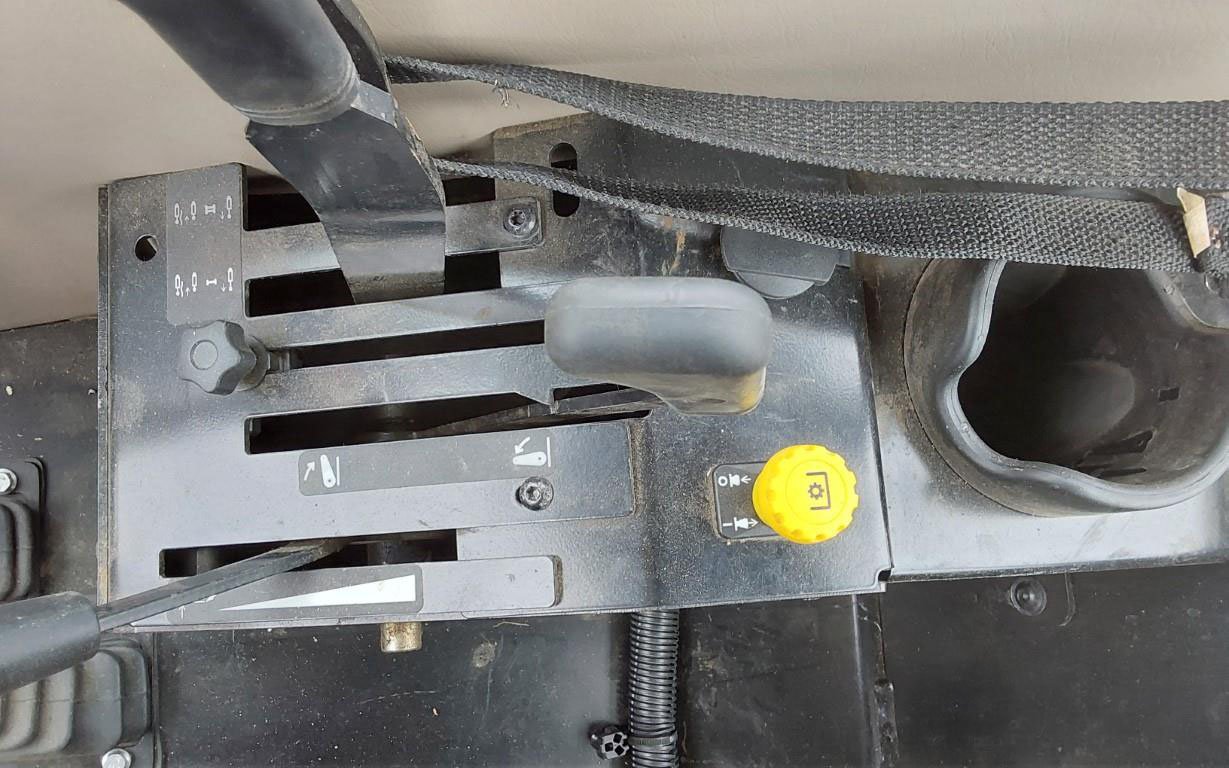 2016 John Deere 5075E (34)