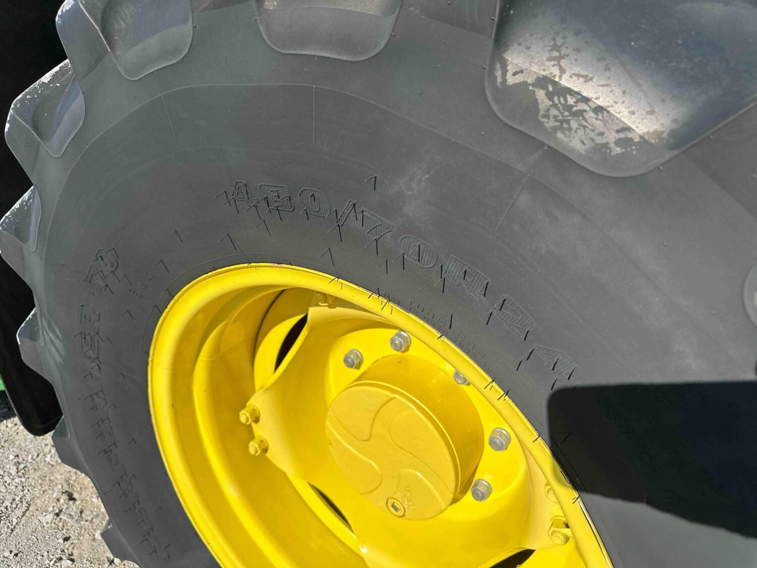 2016 John Deere 6130R (28)