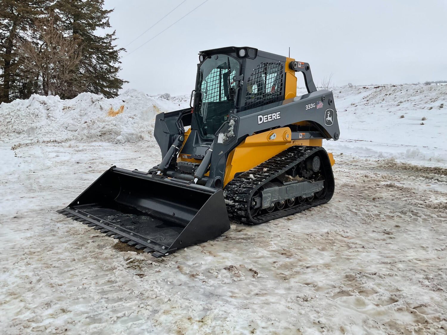 1 2023 John Deere 333G