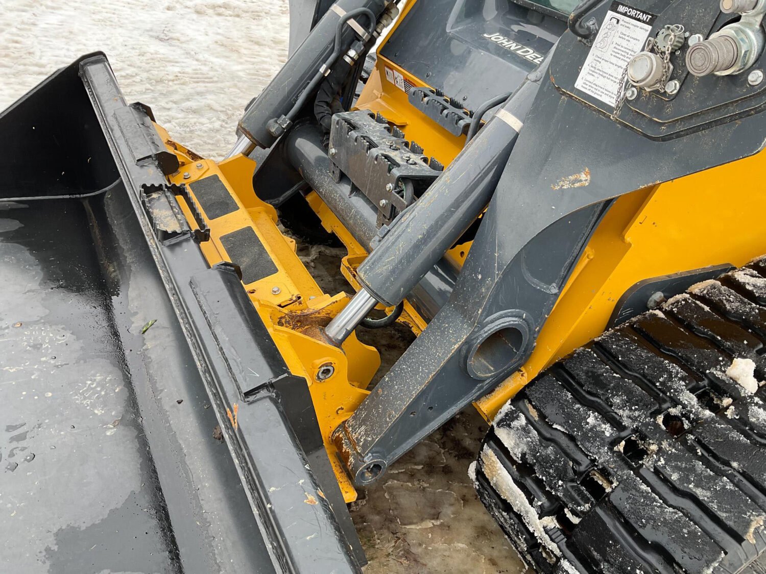 10 2023 John Deere 333G