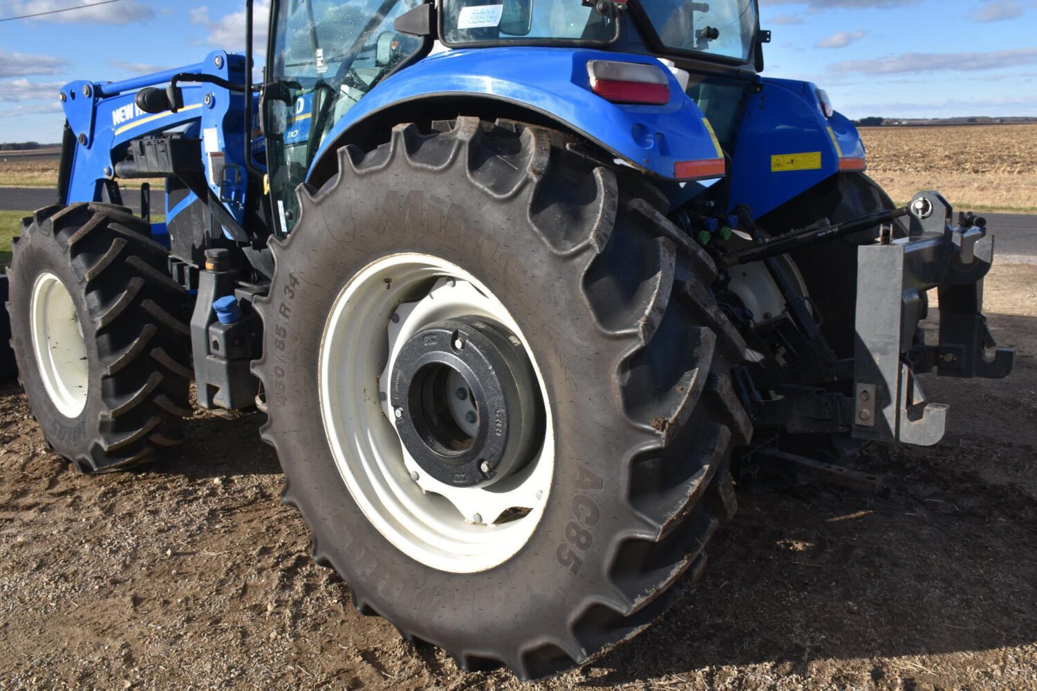 1new-holland-powerstar-110-mfwd-tractor-w-loader-2_3fa9875b92f347f8a73af9cb6de774db