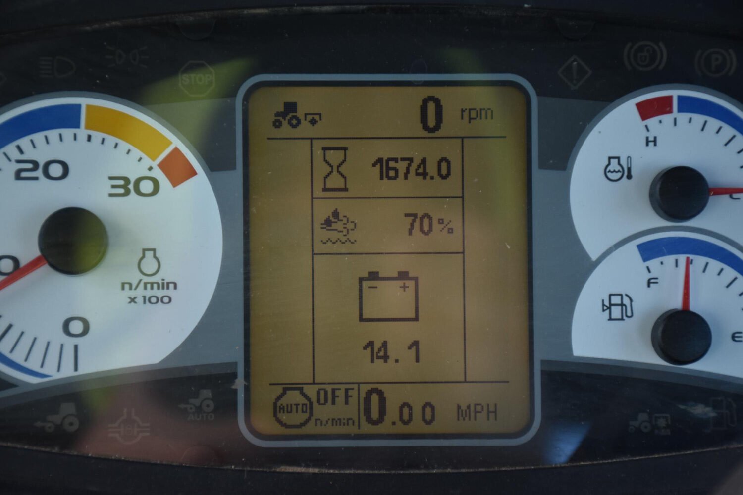 1new-holland-powerstar-110-mfwd-tractor-w-loader-2_f44569702700435db066fb255fed45e8