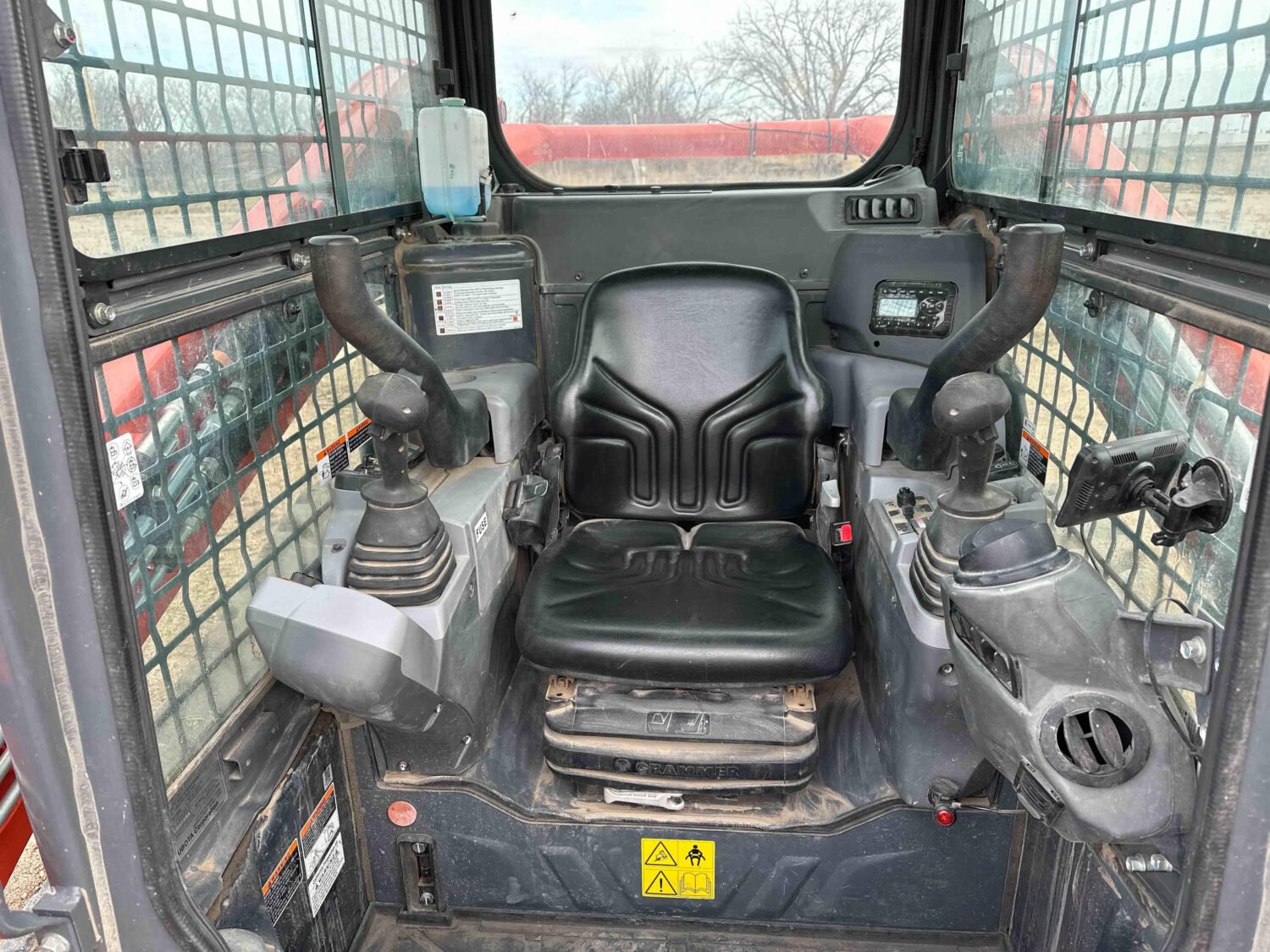 33 2020 Kubota SVL65-2.jpg