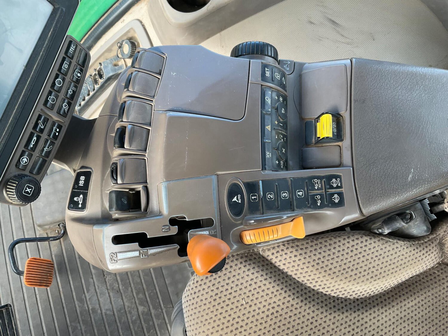 36 2014 John Deere 8345R