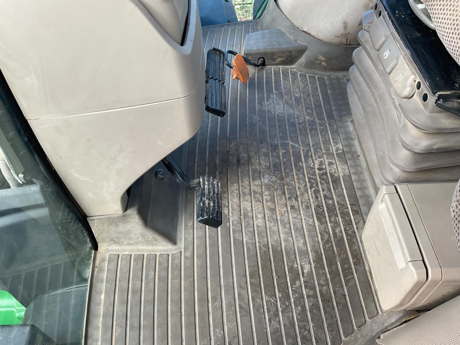 39 2014 John Deere 8345R