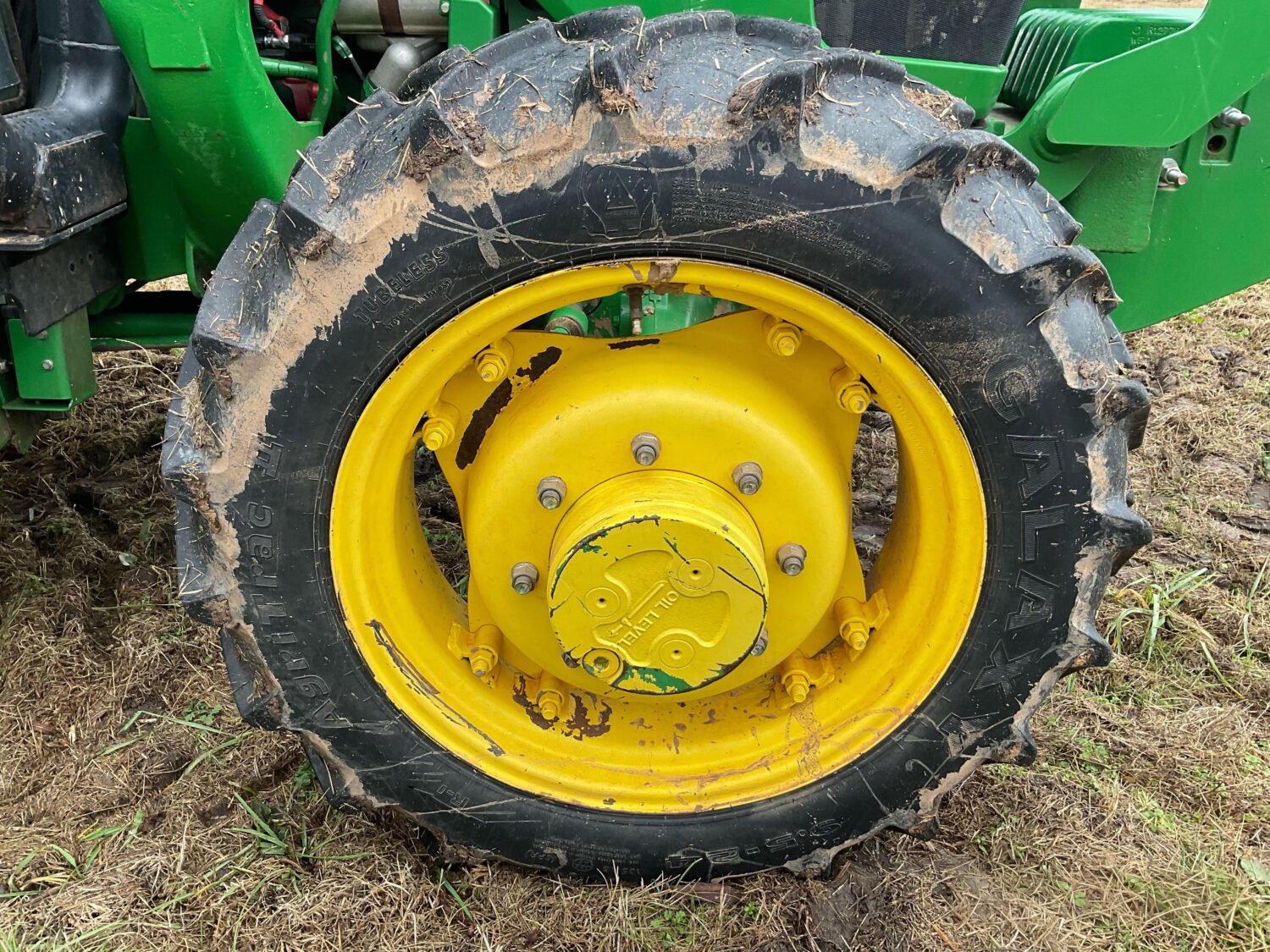 40 2022 John Deere 5065E