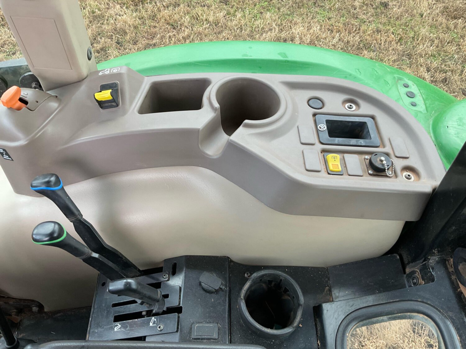 62 2022 John Deere 5065E