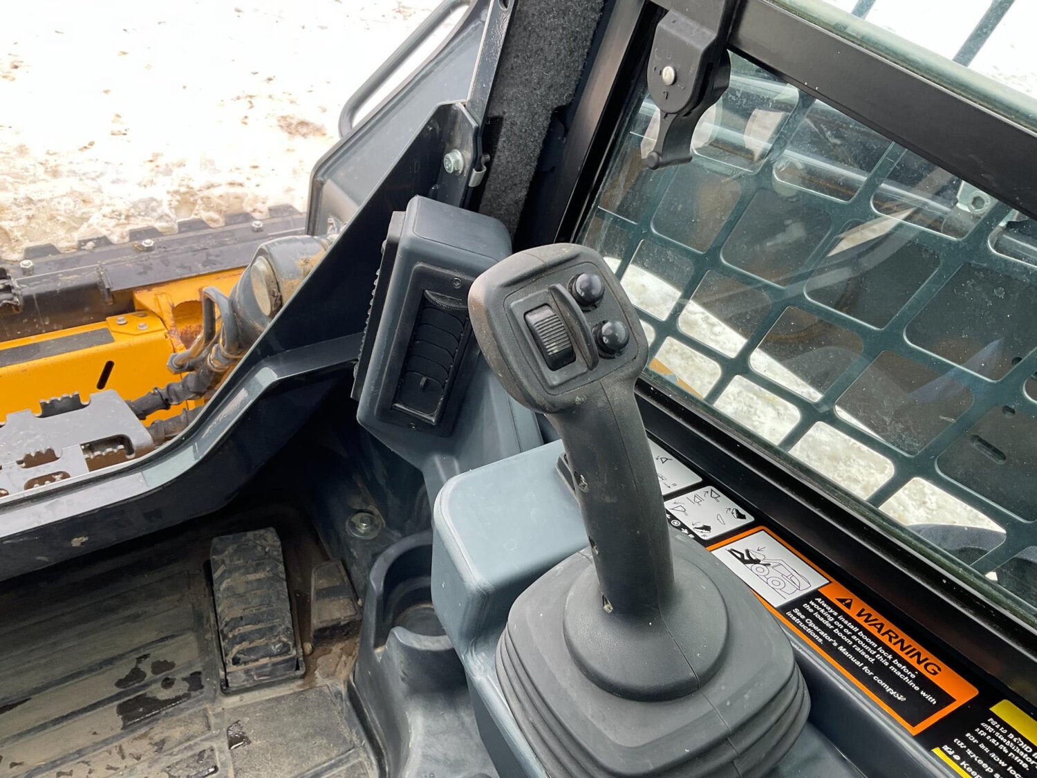 63 2023 John Deere 333G