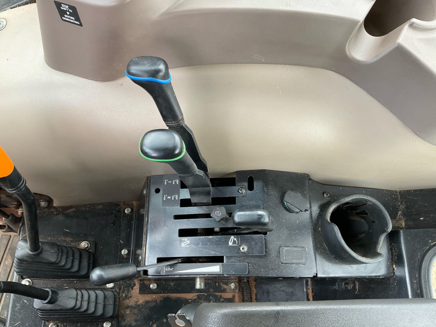 64 2022 John Deere 5065E